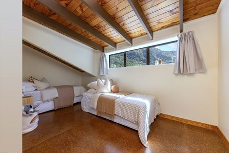 Photo of property in 126 Garden Road, Piha, New Lynn, 0772