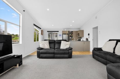 Photo of property in 16 Settlement Road, Kaiwaka, 0573