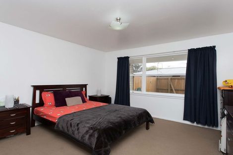 Photo of property in 2/9 Curletts Road, Sockburn, Christchurch, 8042