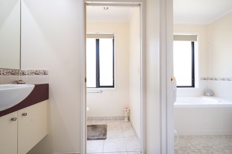 Photo of property in 56 Sapperton Drive, Henderson, Auckland, 0612