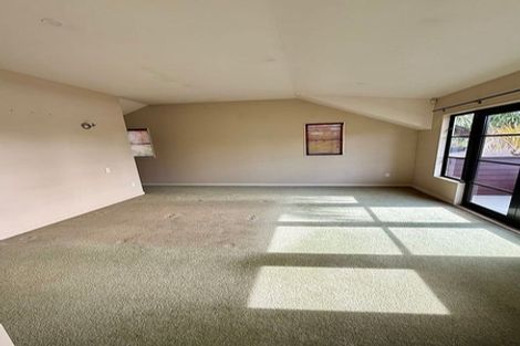 Photo of property in 2 Oakway Drive, Schnapper Rock, Auckland, 0632