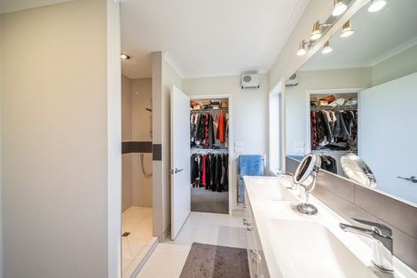 Photo of property in 53 Links Drive, Waiwhakaiho, New Plymouth, 4312