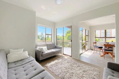 Photo of property in 2 Eastglen Road, Glen Eden, Auckland, 0602