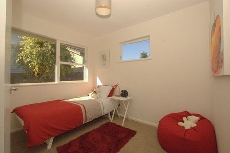 Photo of property in 9 Barnfield Place, Glendene, Auckland, 0602