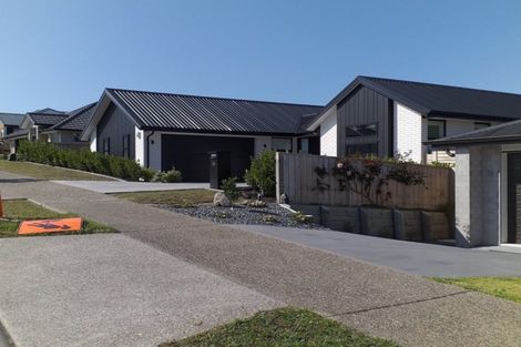 Photo of property in 32 Puhirake Crescent, Pyes Pa, Tauranga, 3112