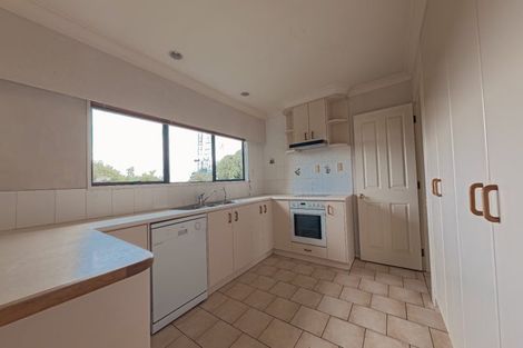 Photo of property in 591 Great South Road, Rosehill, Papakura, 2113