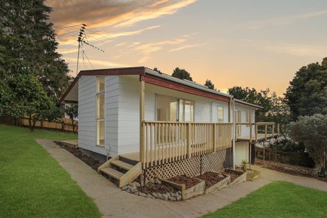 Photo of property in 16 Celeste Place, Totara Vale, Auckland, 0627