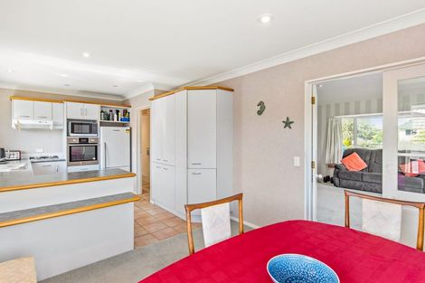 Photo of property in 28 Realm Drive, Paraparaumu, 5032