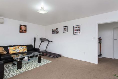 Photo of property in 2/9 Curletts Road, Sockburn, Christchurch, 8042