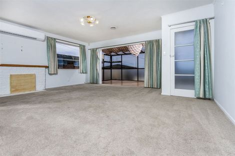 Photo of property in 70 Chivalry Road, Glenfield, Auckland, 0629