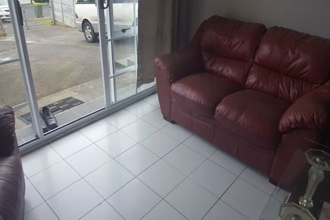 Photo of property in 15a Peach Road, Glenfield, Auckland, 0629