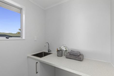 Photo of property in 24 Hartford Crescent, Totara Park, Upper Hutt, 5018