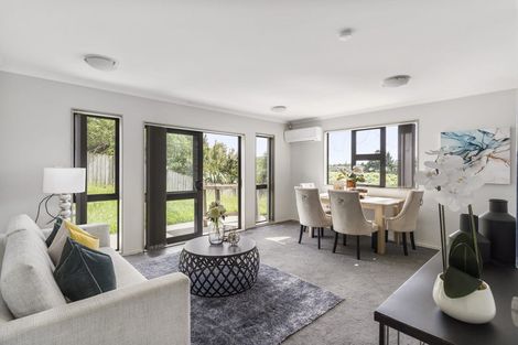 Photo of property in 127 Keri Vista Rise, Papakura, 2110