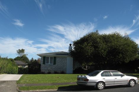 Photo of property in 70 La Trobe Street, Pakuranga Heights, Auckland, 2010