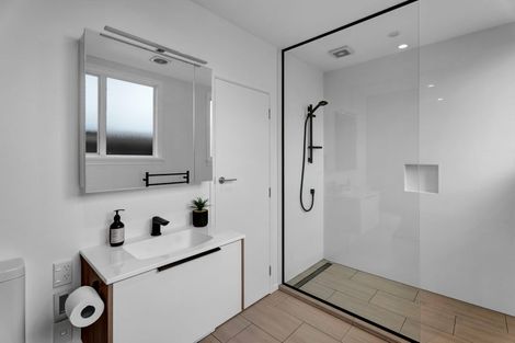 Photo of property in 10 Strandon Place, Strandon, New Plymouth, 4312