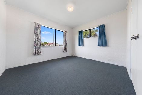 Photo of property in 2/31 Solveig Place, Randwick Park, Auckland, 2105