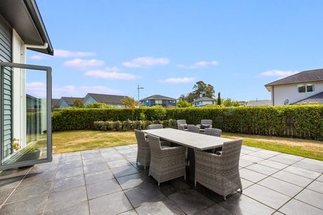 Photo of property in 52 Resolution Drive, Whitby, Porirua, 5024