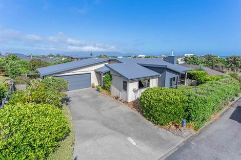 Photo of property in 148 Field Way, Waikanae Beach, Waikanae, 5036