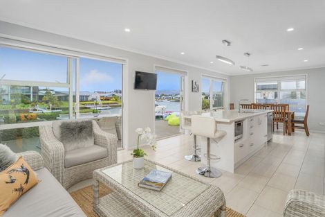 Photo of property in 17 Mermaid Place, Whitianga, 3510