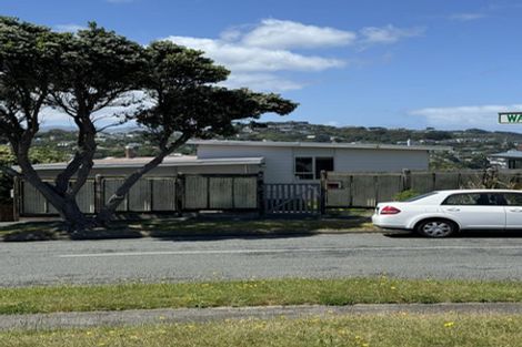 Photo of property in 4 Waiwera Crescent, Maupuia, Wellington, 6022