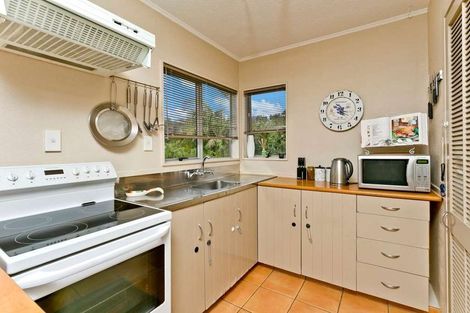 Photo of property in 4 Tetrarch Place, Totara Vale, Auckland, 0629
