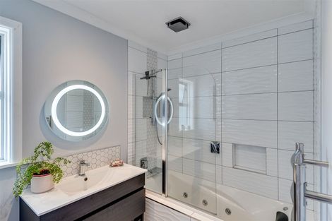 Photo of property in 27 Meeanee Road, Taradale, Napier, 4112