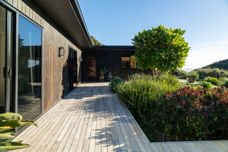 Photo of property in 380 Whaanga Road, Raglan, 3297