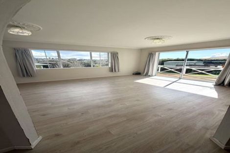 Photo of property in 2/71 Browns Bay Road, Browns Bay, Auckland, 0630