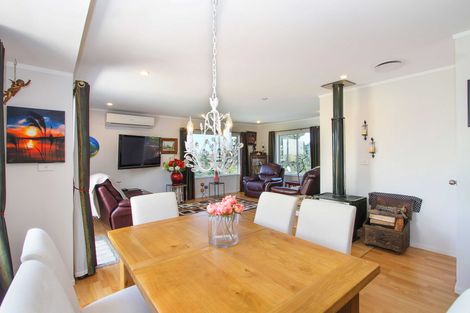 Photo of property in 1/272 Glamorgan Drive, Northcross, Auckland, 0630