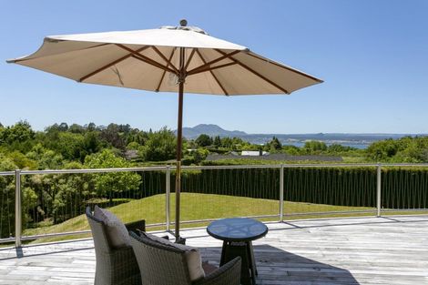 Photo of property in 10 Cameron Drive, Acacia Bay, Taupo, 3385