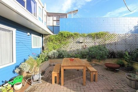 Photo of property in 4/30 Lyall Parade, Lyall Bay, Wellington, 6022
