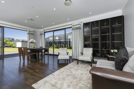 Photo of property in 7 Sir Lincoln Drive, Kumeu, 0810