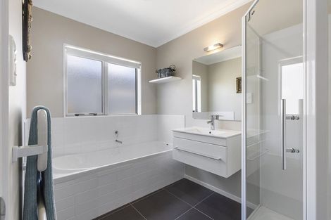 Photo of property in 30 Sumner Terrace, Aotea, Porirua, 5024