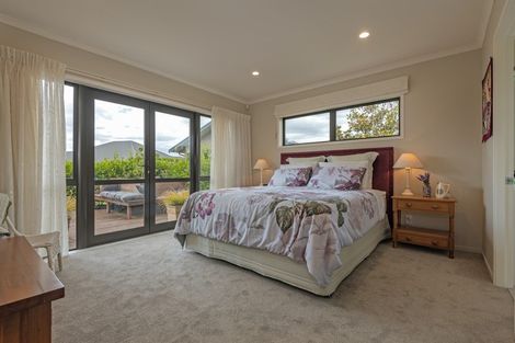 Photo of property in 40 Johnstone Drive, Fitzherbert, Palmerston North, 4410