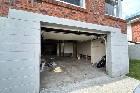 Photo of property in 33 Pupuke Road, Birkenhead, Auckland, 0627