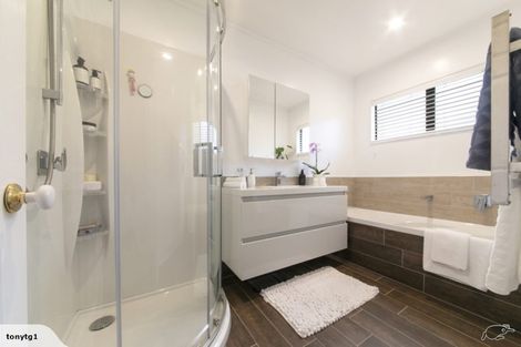 Photo of property in 9 Woodfern Crescent, Titirangi, Auckland, 0604