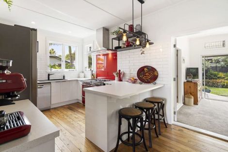 Photo of property in 50a Ngataringa Road, Devonport, Auckland, 0624