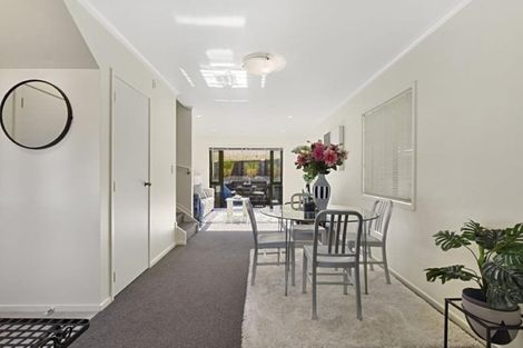 Photo of property in 14 Verdale Circle, Glen Eden, Auckland, 0602