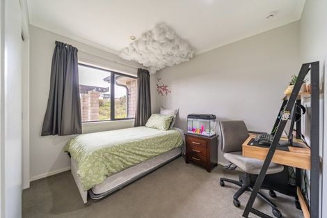 Photo of property in 5 Mckenzie Way, Timberlea, Upper Hutt, 5018