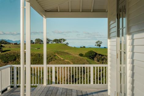 Photo of property in 203 Cape Rodney Road, Leigh, 0985