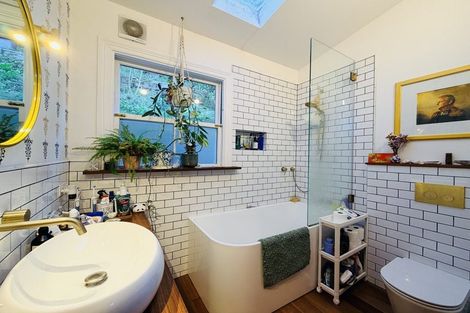 Photo of property in 285 Karaka Bay Road, Karaka Bays, Wellington, 6022