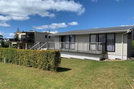 Photo of property in 8 Kauri Crescent, Snells Beach, 0920