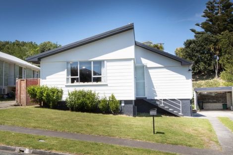 Photo of property in 6 Keith Hart Grove, Titahi Bay, Porirua, 5022