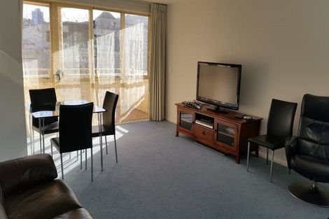 Photo of property in 5c/5 Kent Terrace, Mount Victoria, Wellington, 6011