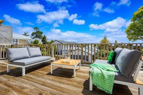 Photo of property in 2/52 Verran Road, Birkdale, Auckland, 0626