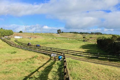 Photo of property in 175 Derham Road, Te Horo, Otaki, 5581