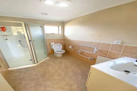 Photo of property in 10 Burton's Drive, Swanson, Auckland, 0614