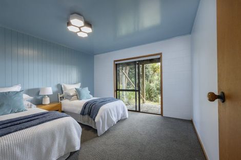 Photo of property in 109 Seaview Road, Piha, 0772