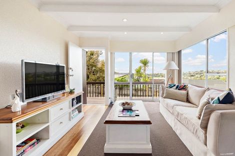 Photo of property in 2/14 Ensign Place, Hillcrest, Auckland, 0627