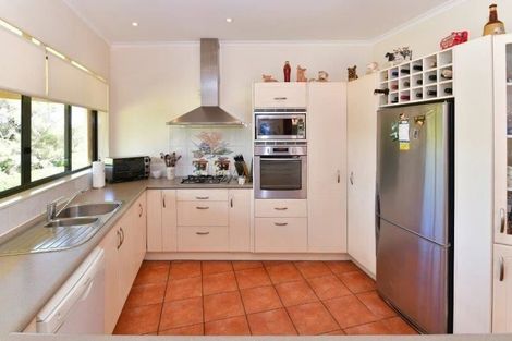 Photo of property in 744 Peak Road, Helensville, 0875